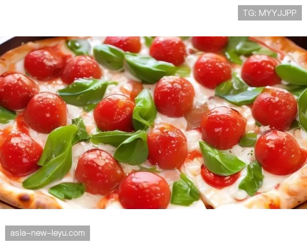 🍕深夜观赛黄金美食图鉴： 冰镇精酿原浆啤酒、刚出锅热气腾腾的火爆麻辣小龙虾外加香脆多汁的炸鸡。这才是四年一度属于全世界真球迷的终极狂欢夜、熬夜看球的最高顶配慰藉。